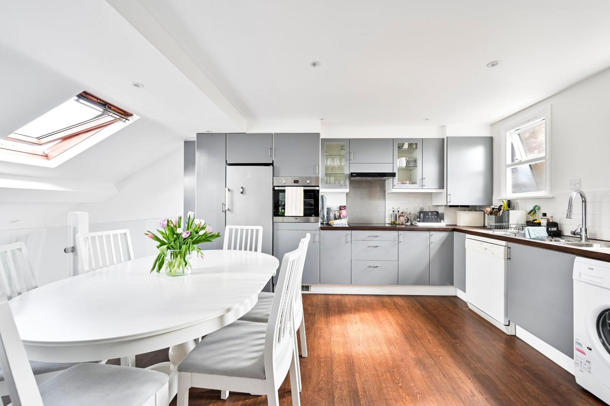 New Chic 3-Bed Flat In Clapham Apartment Лондон Екстериор снимка