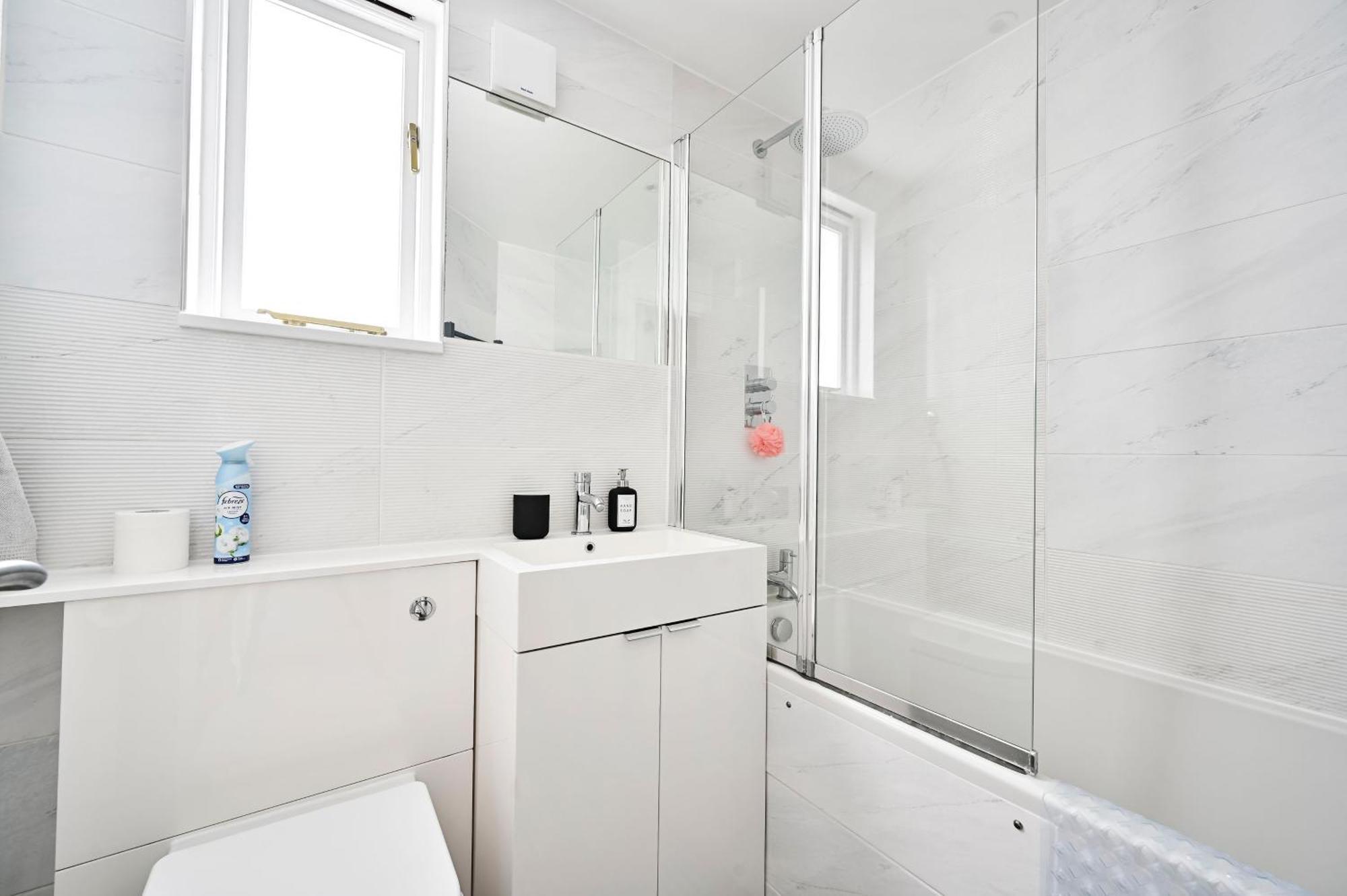 New Chic 3-Bed Flat In Clapham Apartment Лондон Екстериор снимка